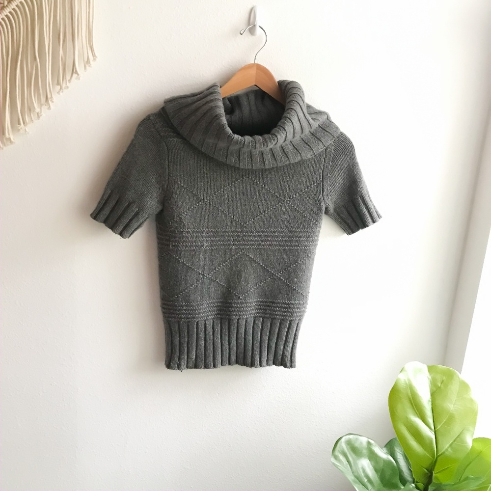 American Eagle Gray Short Sleeve Sweater Size S